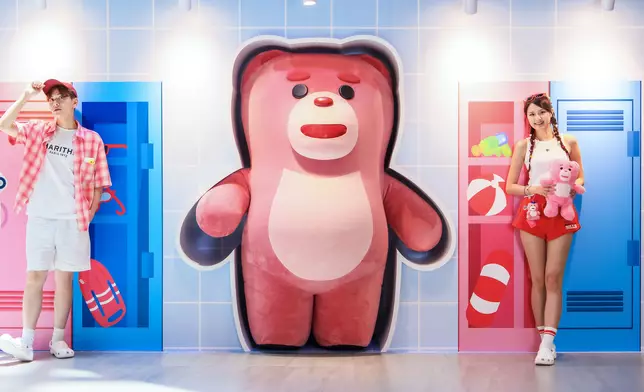 「BELLYGOM快閃店」- 泳池更衣室打卡裝置