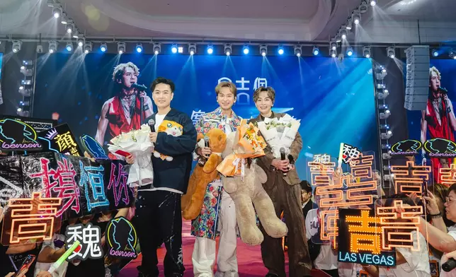 吉吉更眼濕濕向兩位好友深情對話。