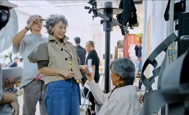 二人日前為演唱會拍攝海報。