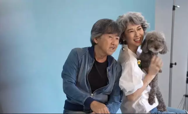 二人自然得來又真情流露，舉手投足充滿着默契。