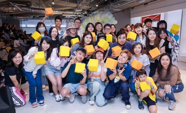 落場一齊玩遊戲。