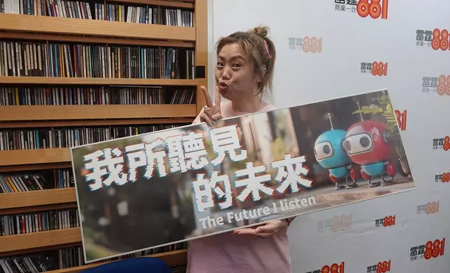 梅小惠聲演一位冷靜中蘊含著感性的智能屋管家「黃蕾」。