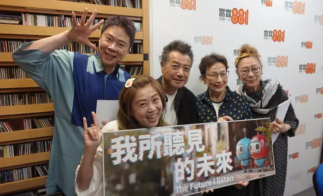 石修（修哥）、陳志雲（Stephen）、馮素波（波姐）、黃文慧（Bonnie）及梅小惠五位殿堂級藝人為雷霆881商業一台全新暑期節目——原創廣播劇《我所聽見的未來》進行錄音。