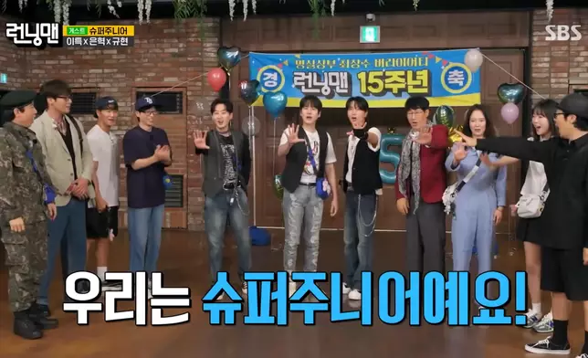 《RM》成員與SJ成員都以懷舊造型紀念15週年。 影片截圖