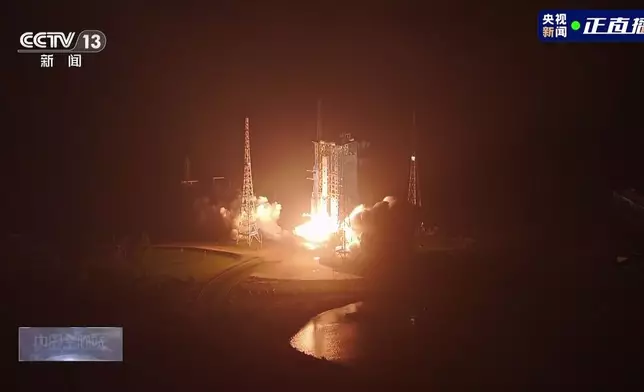 搭載天舟九號的長征七號遙十運載火箭，清晨5時34分點火發射。微博圖片