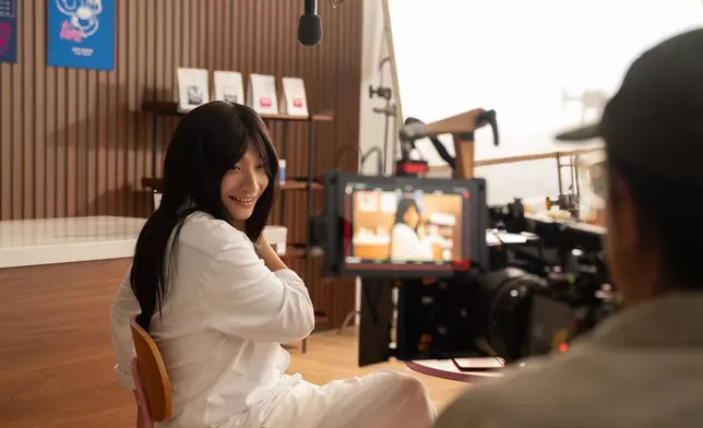 阿Dee拍攝「Match 啱心水有計 人人係筍工之鬼」企劃，以一身破格長髮白衫造型登場，在Jobsdb平台收穫心水筍工成為「彈性上班之鬼」！