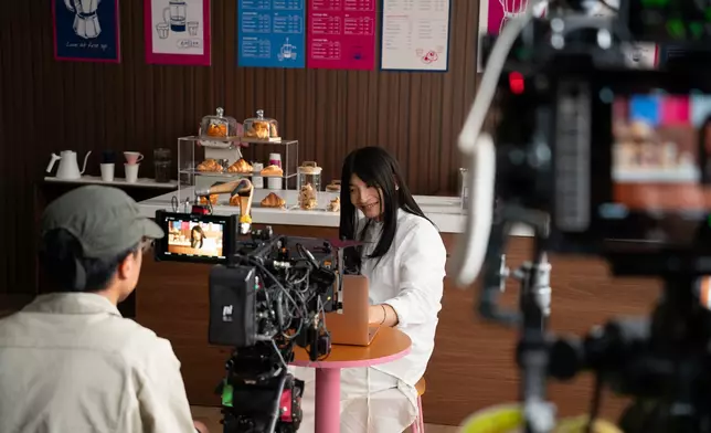 阿Dee自認不太擅長「坐定定」的工作。