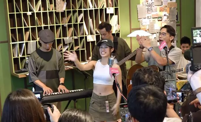 主音Van曾向Winka承諾《異人之野望》第一次Live一定要齊人先會唱。
