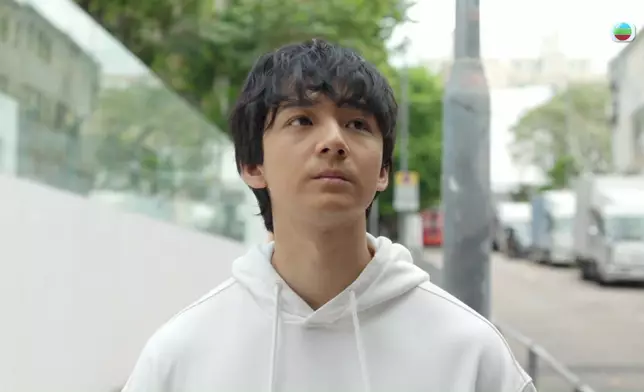 焯日演少年零違和。