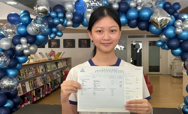 拔萃女書院學生黃穎妍考獲七科5**，成為本屆狀元之一。巴士的報記者攝