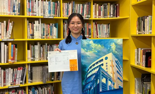 香港真光中學首個狀元馮乙翹。巴士的報記者攝