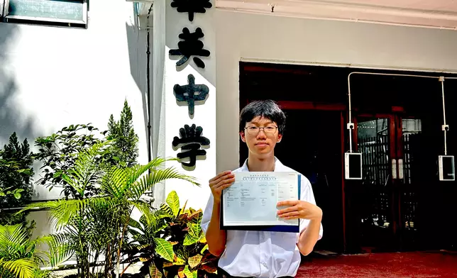 華英中學 7科5**超級狀元黃柏熹。巴士的報記者攝