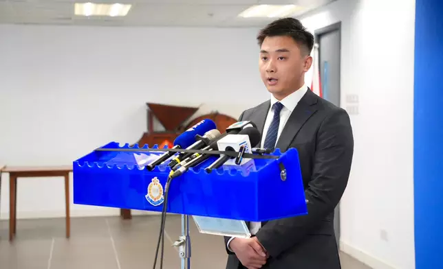 警方新界北總區反三合會行動組第二隊案件主管高級督察施俊行簡報案情。