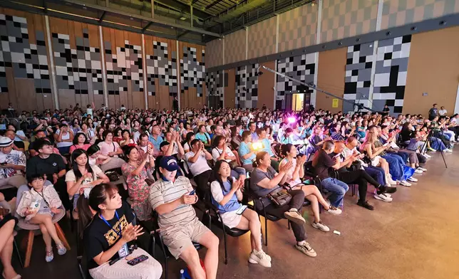 吸引逾700名當地歌迷到場支持。