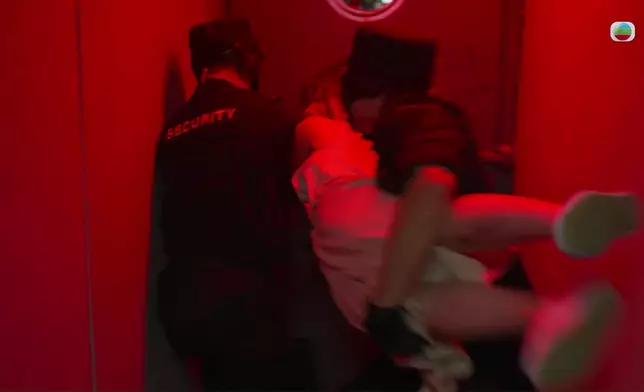 呢場兩男虐殺蔡佩汶嘅場口拍得好緊張好真實，Amber嘅到位反應亦增加咗場口嘅感染力。