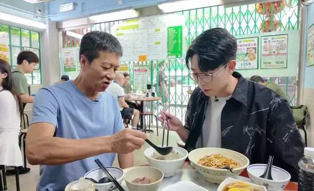 6號試食潮州豬雜粉麵。