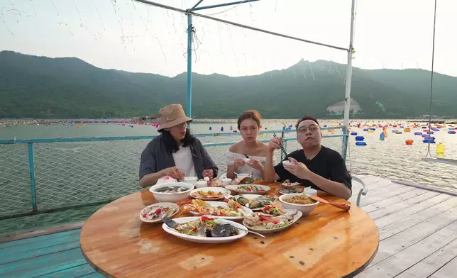 要在海中心開餐，先要召喚快艇。