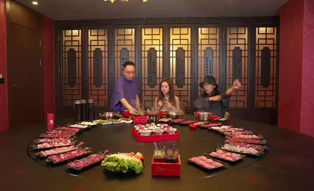 來到潮汕必食牛肉火鍋。