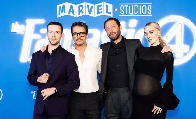 「隱形女俠」雲妮莎卻比首映禮讓三位男拍檔抱孕肚可愛合照！