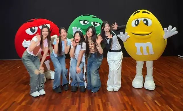 ILLIT興奮能與M&amp;M'S當好朋友。影片截圖