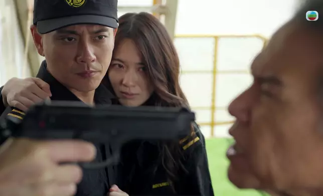 蔡潔呢個表情係含恨又含淚架。