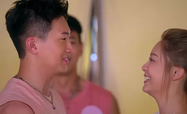 睇真啲，GM隻耳仔真係紅晒架。