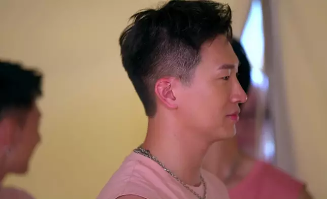 睇真啲，GM隻耳仔真係紅晒架。