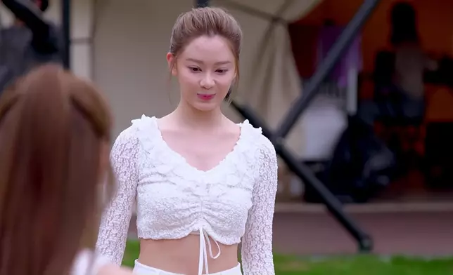 就算係Sophie嘅一個坐位，Eddie都隆而重之。