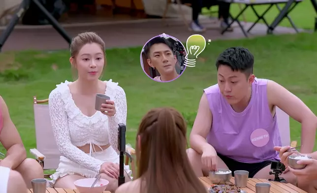 Sophie一句口乾想話斟杯水，Eddie二話不說飛奔去做「送水熙」，正！