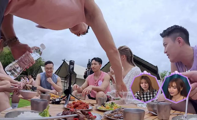 Eddie第一時間斟完水畀Sophie，之後再斟埋水畀其他人，好有風度咯。