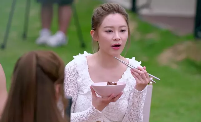 對於Sophie嘅飲食喜好，Eddie用心聆聽、提出問題兼細心思考。