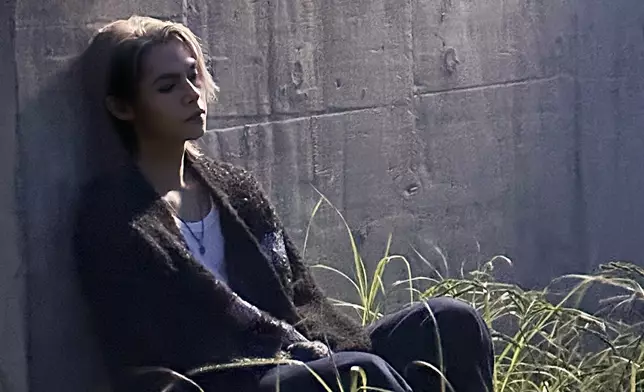 慨嘆「逝去感情如何留得住」！