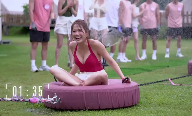 今集女神扯大纜玩到濕晒身。