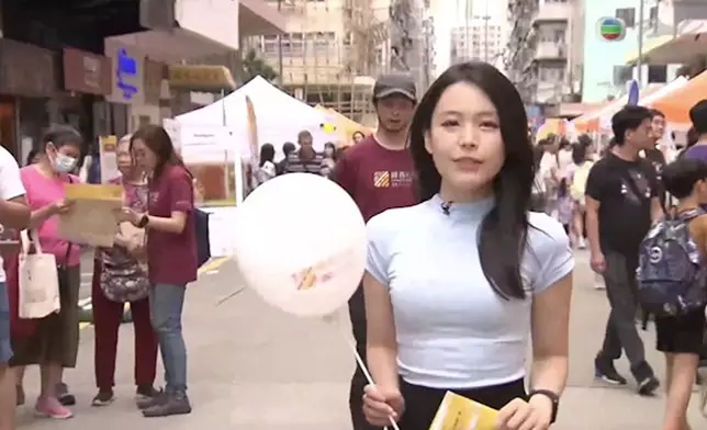 之前穿緊身淺藍色上衣於深水埗街頭進行採訪即被cap 圖