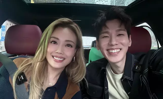 Joey表示一直很欣賞Phil的作品，拍攝途中更向Phil邀歌。