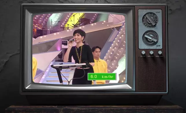 車婉婉在跑步機上唱《一起走過的日子》片段