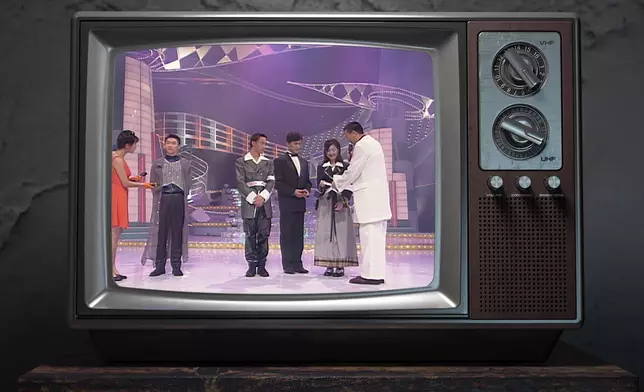 陳奕迅、楊千嬅參選新秀時於現場玩遊戲片段