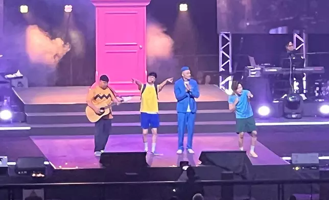 以「叮噹」造型現身的占士丁丁最後出現