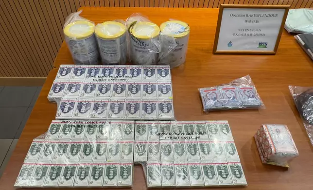 警方反店舖盜竊行動，拘矯裝犯案女竊匪及兩接贜男子。