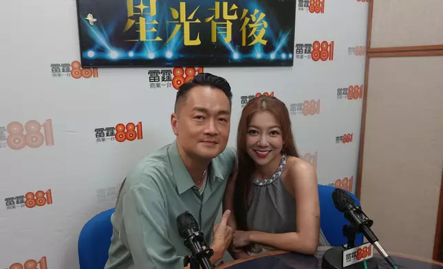 7月19日，下午二時至三時於雷霆881商業一台播放的《星光背後》，主持人梁泰來邀得何雁詩任嘉賓。