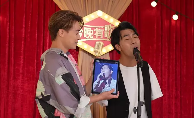 金凱模仿「四大天王」。