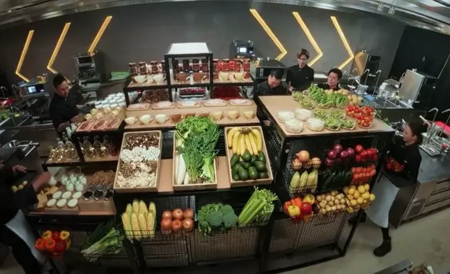 「爭分奪料160」是挑戰大廚們在完全不知情的情況下，短短30分鐘內，由構思菜式、揀選食材到完成一道菜式，比拼烹調技巧之餘，更比想法。