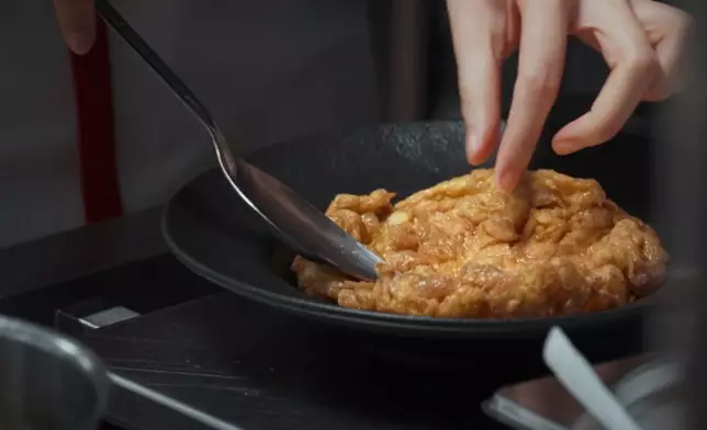 沐瀾行政總廚吳夢林在「爭分奪料160」內，想製作一道以香港家常菜「蕃茄炒蛋」為理念的融合菜，將蛋漿炸成蜂窩狀，尤如中式的薄餅。