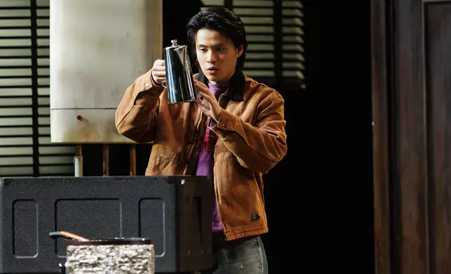 琛瑜最近忙於由謝君豪和王菀之主演舞台劇《天色》演出。