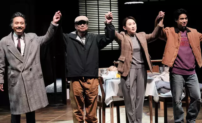 他劇中飾演謝君豪之子。