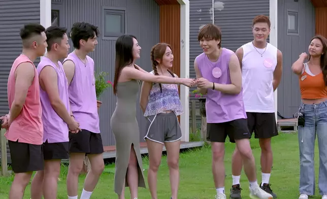 王菲條裙，眼利嘅網民仲大讚好難Carry。