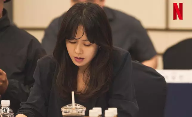 孫藝珍飾演娛樂公司代表世恩。 Netflix twitter圖片