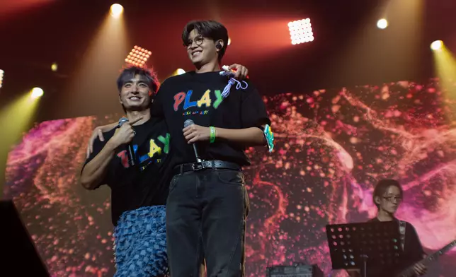 兩人大騷音樂才華。