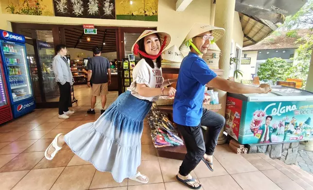 《臥底旅行團5.0》一連14集，將於7月27日起，逢星期日晚上九時正HOY TV 77台播出。不論是熱愛探險、尋求新視角的旅客，還是喜歡發掘日常中的不平凡，《臥底旅行團5.0》都將為大家帶來無限驚喜。