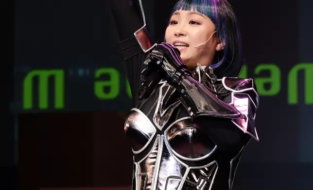 蝦頭一人分飾三角！